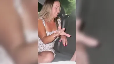 Une vraie tante séduit un jeune neveu